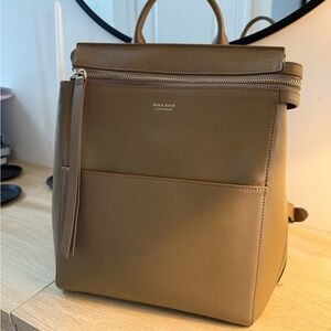 Mina Baie Harper Mini Backpack (Leather) in Teddy